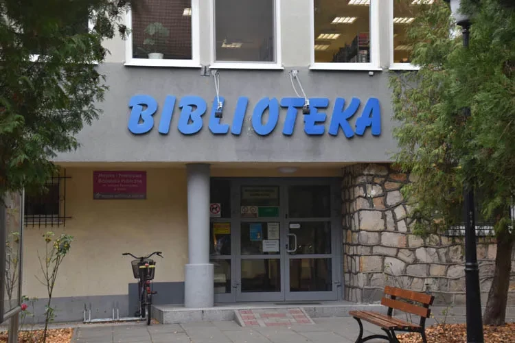 „Taneczno-eksperymentalne ferie z Biblioteką”